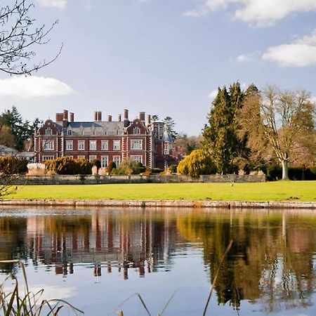 Mundford Lynford Hall Hotel מראה חיצוני תמונה