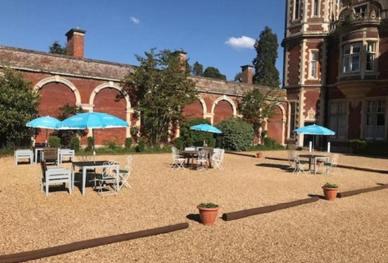 Mundford Lynford Hall Hotel מראה חיצוני תמונה